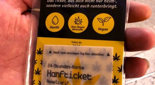 El transporte público de Berlín promete viajes relajantes con billetes de cáñamo comestible