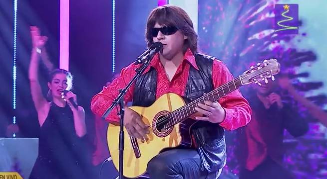 Imitador de José Feliciano retumbó el escenario con “Feliz Navidad”