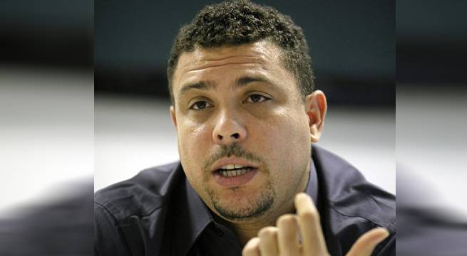 Ronaldo compra participación mayoritaria en uno de los grandes clubes de fútbol de Brasil