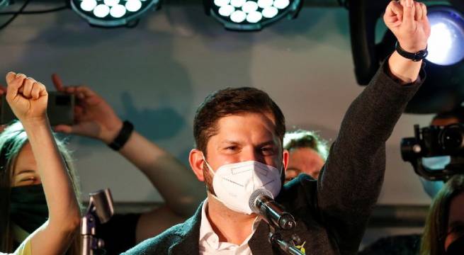 Últimas encuestas en Chile muestran a candidato izquierdista Boric retomando primer lugar