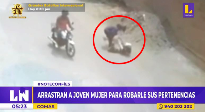 Comas: sujetos arrastran a mujer para arrebatarle su mochila