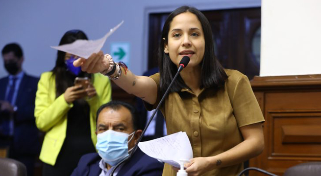 Denuncian a Sigrid Bazán ante Comisión de Ética por decir que le “avergüenza el Congreso”