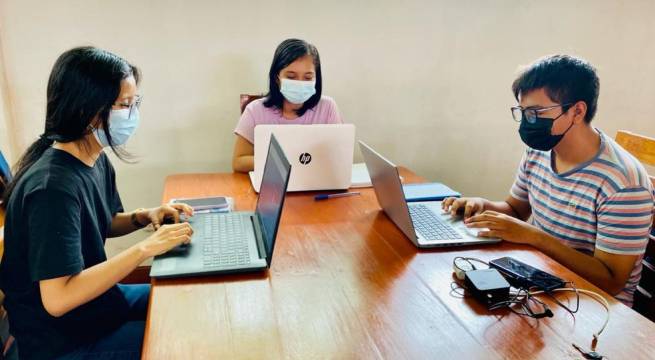 Jóvenes aprenden a manejar herramientas digitales que les permita trabajar en empresas