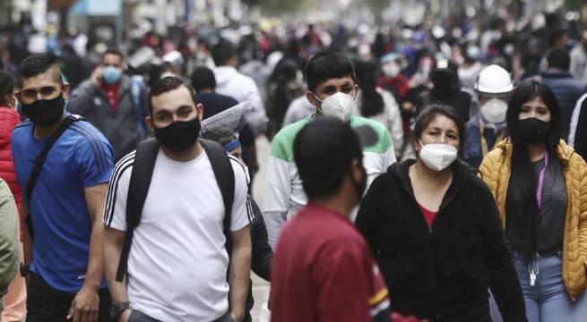 Contagios por covid-19 en jóvenes de 20 a 24 años aumentaron en más de 430%