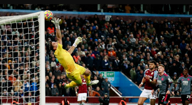 Aston Villa anuncia que argentino Emiliano Martínez extiende contrato hasta 2027