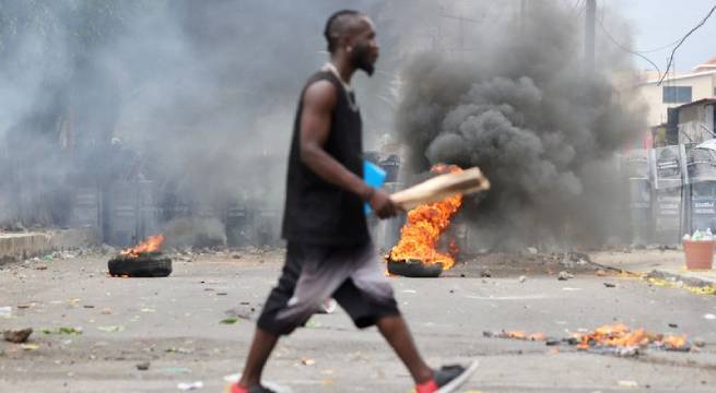 Migrantes se enfrentan a policías en sur de México