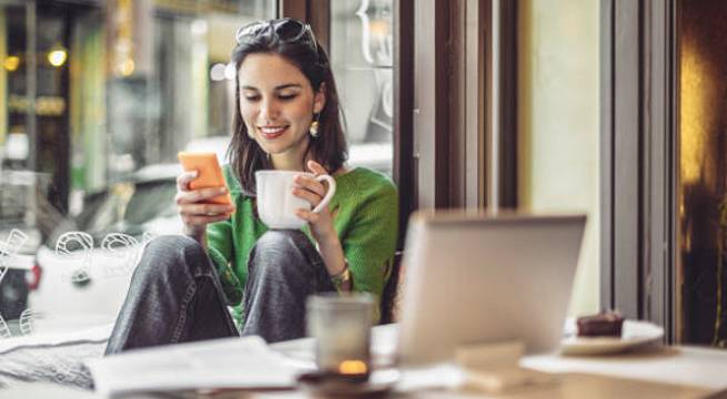 Nuevo estudio revela que jóvenes latinoamericanos siguen fieles a las instituciones financieras