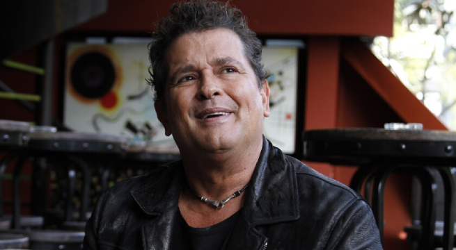 Colombiano Carlos Vives rinde homenaje a Shakira con 