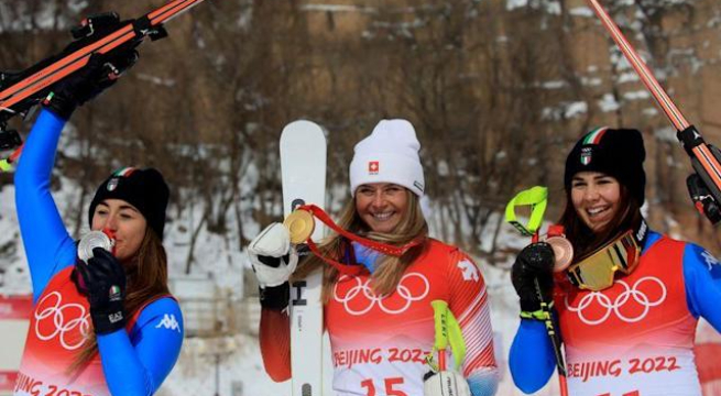 La suiza Suter supera a la italiana Goggia en un emocionante descenso femenino en Pekín