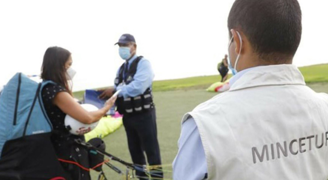 Uso de parapentes con motor están prohibidos para hacer turismo, advierte Mincetur