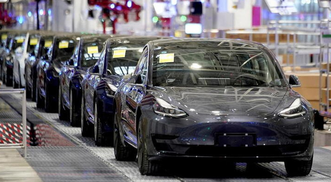 Estados Unidos investiga 416.000 vehículos de Tesla por informes de frenazos inesperados