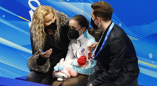 El presidente del COI arremete contra el entorno de la rusa Valieva