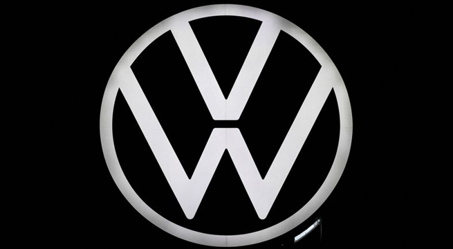 Un barco con cientos de Porsches y Bentleys se incendia cerca de las Azores