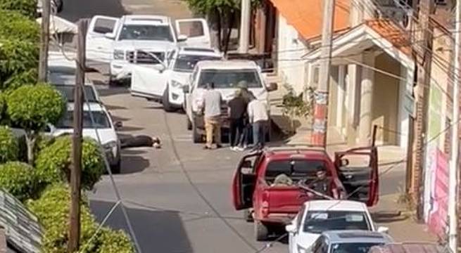 Alcalde en convulsionado estado mexicano muere baleado semanas después de llegada del Ejército