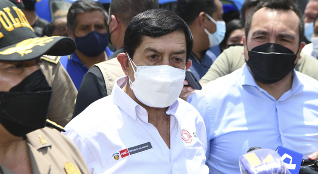 Policía dará garantías a María Alva tras protestas en su vivienda, asegura ministro Chávarry