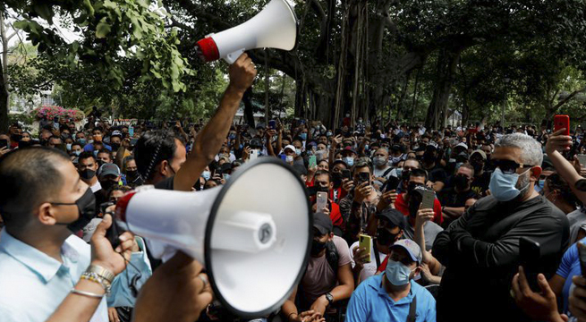 Cubanos protestan frente a embajada de Panamá en La Habana tras reforzar requisitos de visa
