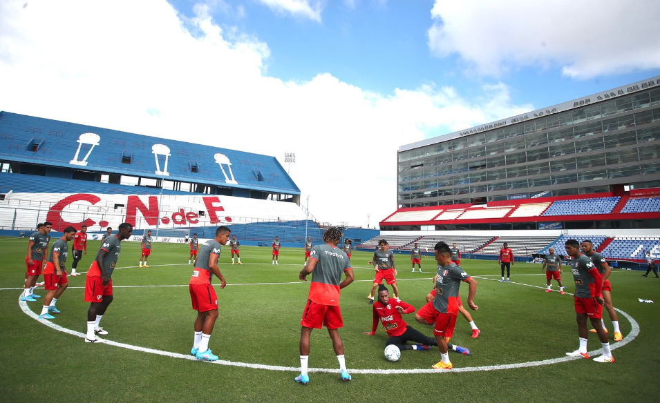 Peru vs Uruguay alineaciones
