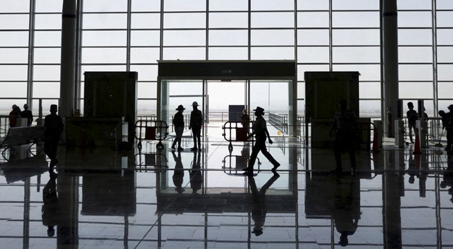 México: en medio de dudas, presidente López Obrador inaugura nuevo aeropuerto