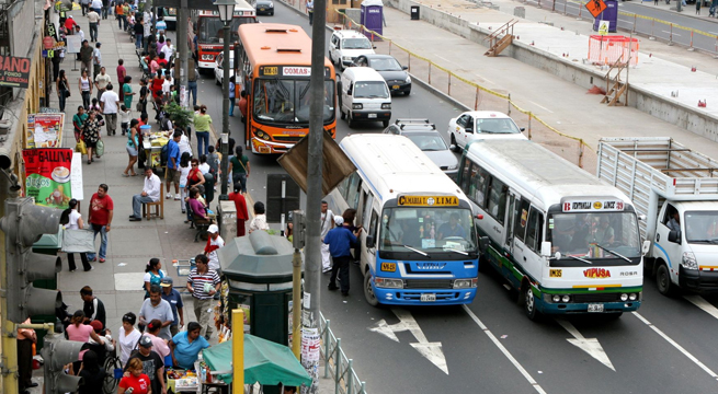 La pesadilla del transporte público: 16 millones de viajes diarios en un sistema caótico