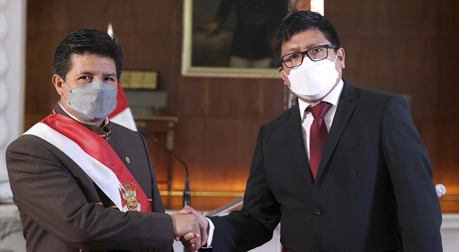 Jorge Antonio López Peña jura como nuevo titular del Minsa