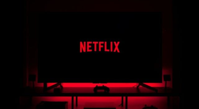 Suscriptores de Netflix caen por primera vez en una década y acciones se desploman un 24%