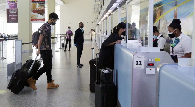 Casos de coronavirus disminuyen en América, pero riesgo de repunte continúa: OPS