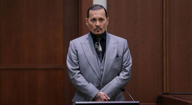 Johnny Depp declara que su exesposa Amber Heard fue violenta con él