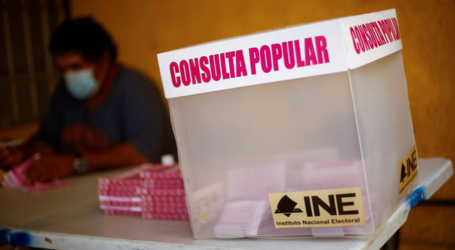 Presidente mexicano, a punto de ganar referéndum histórico y polarizador sobre su gestión