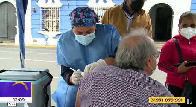 Trujillo: siguen vacunaciones contra la COVID-19 en la plaza de armas