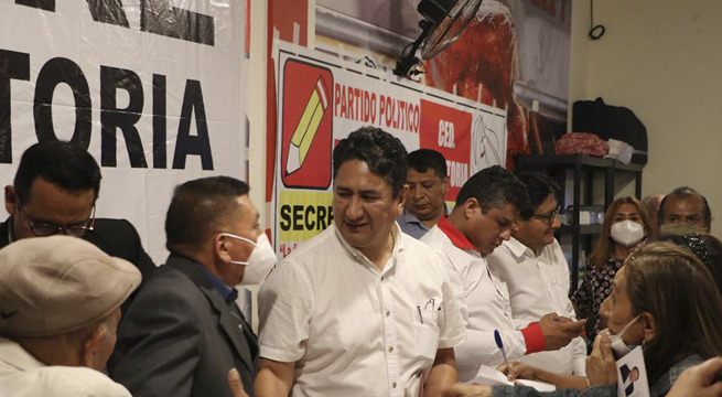 Vladimir Cerrón amenaza con el cambio de Constitución: “Será por la vía pacífica o no”