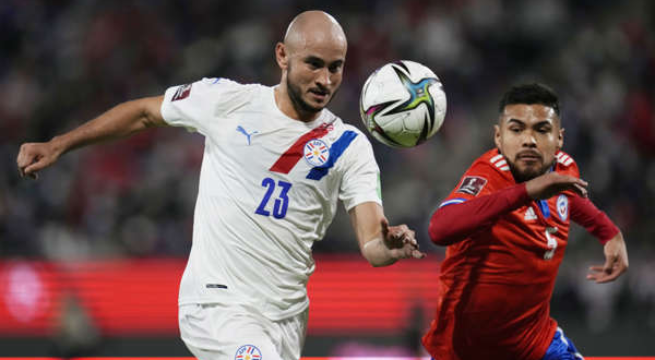 Delantero paraguayo González pasa a Toluca desde Tigres en México