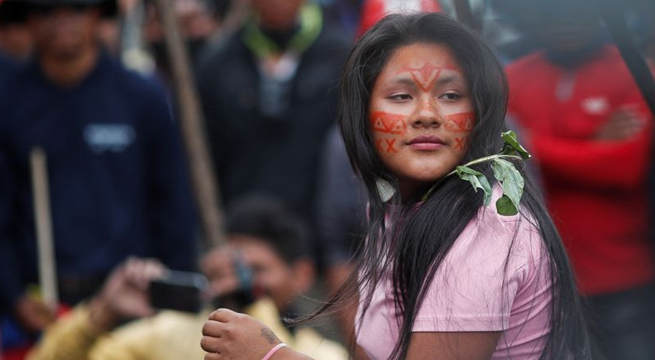 Líderes indígenas y gobierno de Ecuador mantienen conversaciones sobre precio de combustible