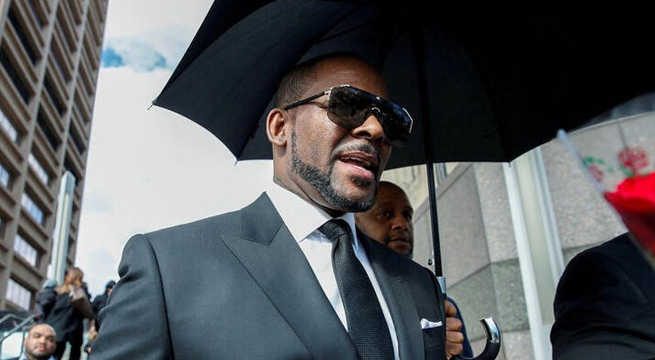 El cantante R. Kelly es condenado a 30 años de prisión por conducta sexual indebida en EE. UU.