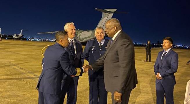 Jefe del Pentágono dice que los militares deben estar bajo control civil