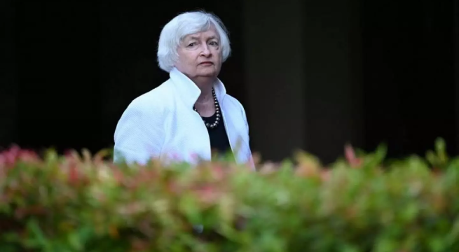 Yellen acoge decisión de seis países de congelar deuda de Ucrania, pide a más acreedores que se sumen