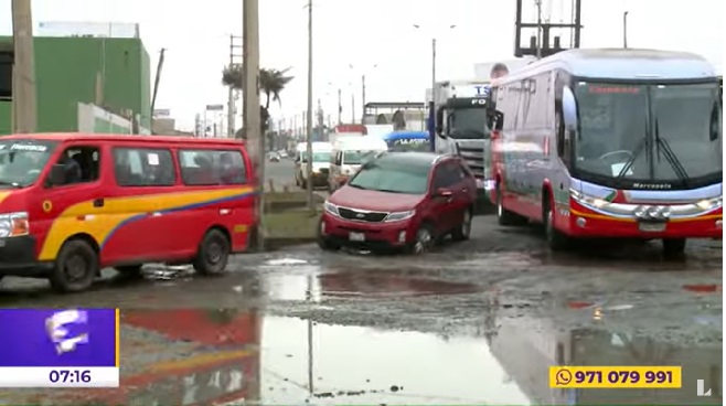 Trujillo: aniego de aguas servidas en la Panamericana Norte afecta negocios, tránsito y salud pública