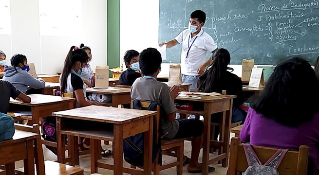 Minedu suspende clases del turno tarde y noche por crisis política  