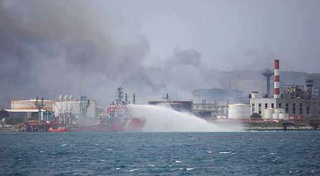 Cuba pide ayuda técnica a Estados Unidos para limpiar la zona del incendio de petróleo