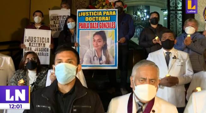 Realizan vigilia por asesinato de joven doctora