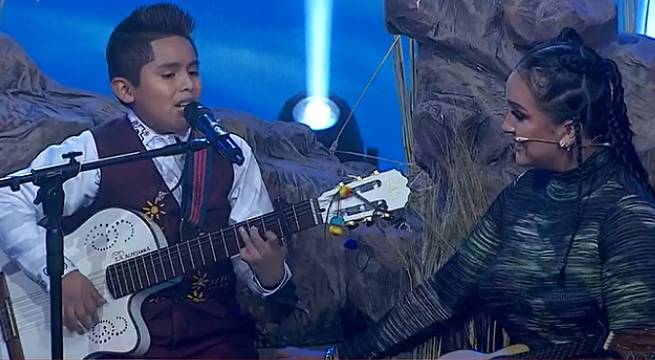 Gianfranco Bustios se lució al cantar un 