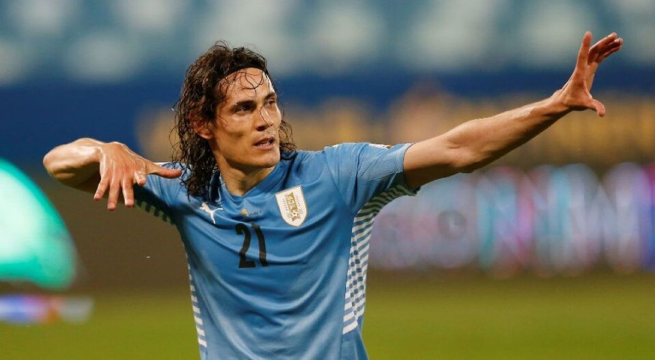 Edinson Cavani fue ovacionado por los hinchas del Valencia