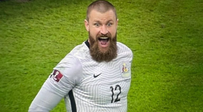 La reacción del arquero de Australia al conocer a su doble peruano