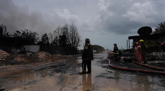 Venezuela desvía embarques petroleros a pequeños puertos cubanos en medio de incendio en terminal