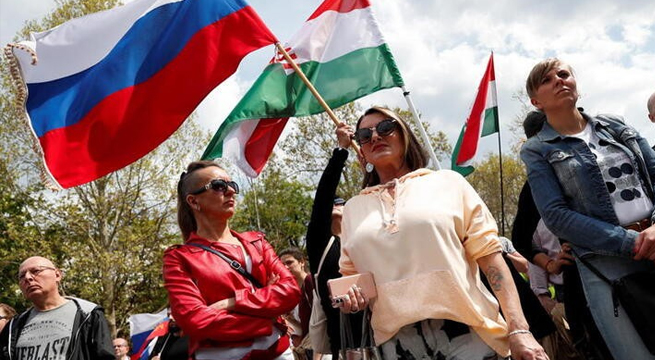 Ministro húngaro viajó el domingo a Moscú para mantener conversaciones sobre suministro de energía