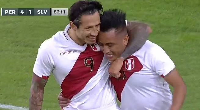 Christian Cueva marcó así el 4-1 de Perú sobre El Salvador