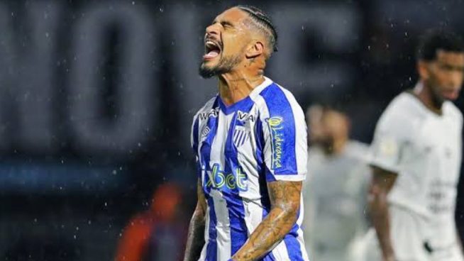 Paolo Guerrero sigue sin poder anotar con el Avaí FC y ya va mas de 1 año sin marcar un gol en el Brasileirao