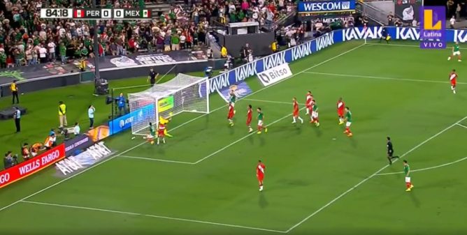 GOL MEXICANO: Irving Lozano anotó el primer gol del partido