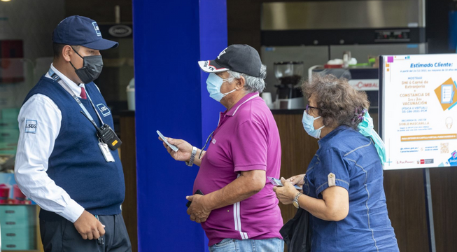 Defensoría exhorta al Ejecutivo a publicar resolución sobre uso de mascarillas y carnet de vacunación