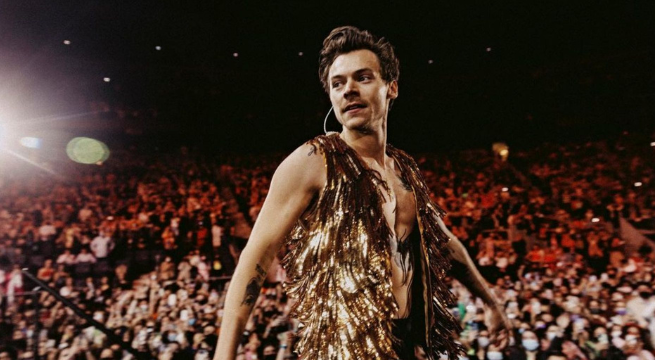 Harry Styles cancela varios conciertos y los pospone para el 2023