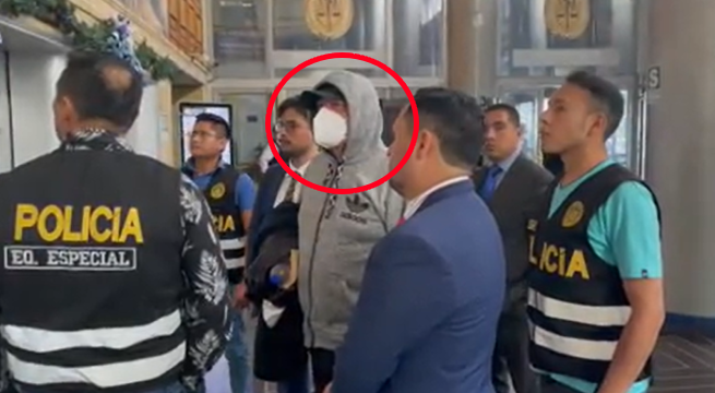 Hugo Chávez retorna de Bolivia y se entrega al Ministerio Público